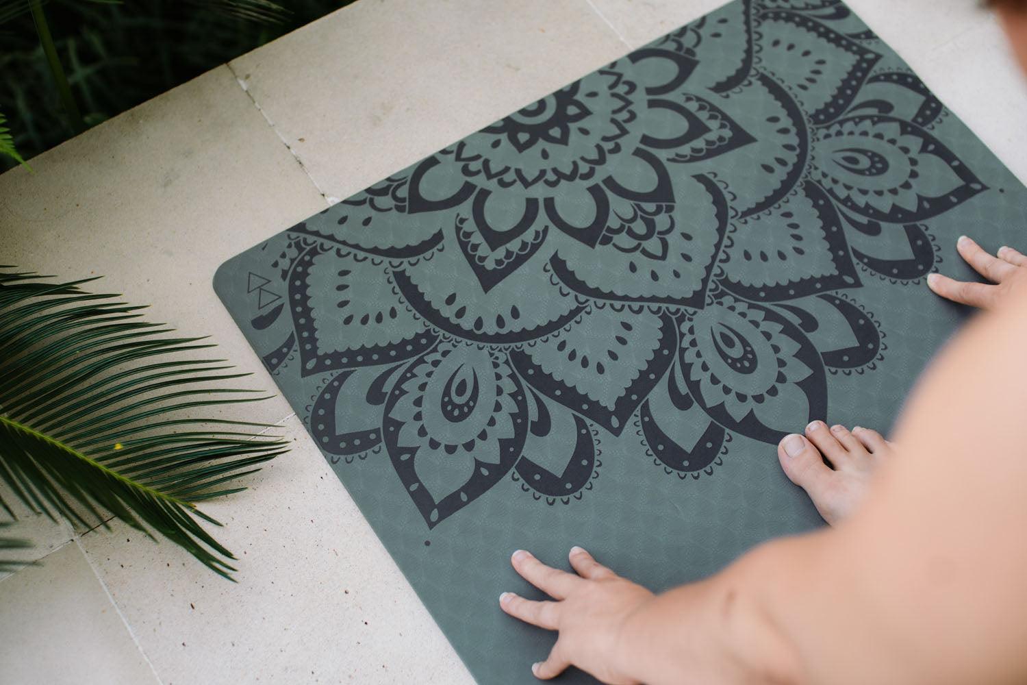 Flow Yoga Mat - Mandala Charcoal - Yoga Design Lab
